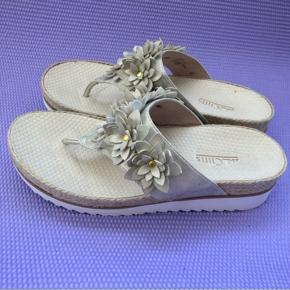 Cliffs White Mountain Estella Platform Thong Sandals Size 8M Metallic Floral - Picture 3 of 9